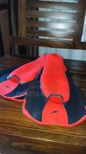 Swimming fins with paddles