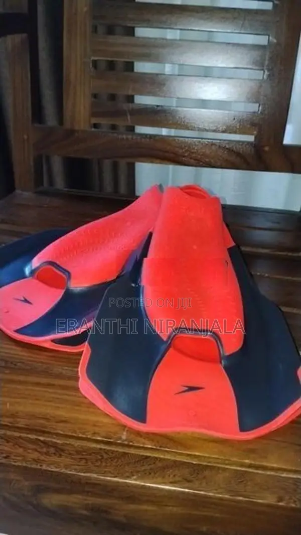 Swimming fins with paddles