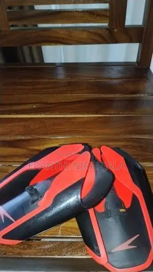 Swimming fins with paddles