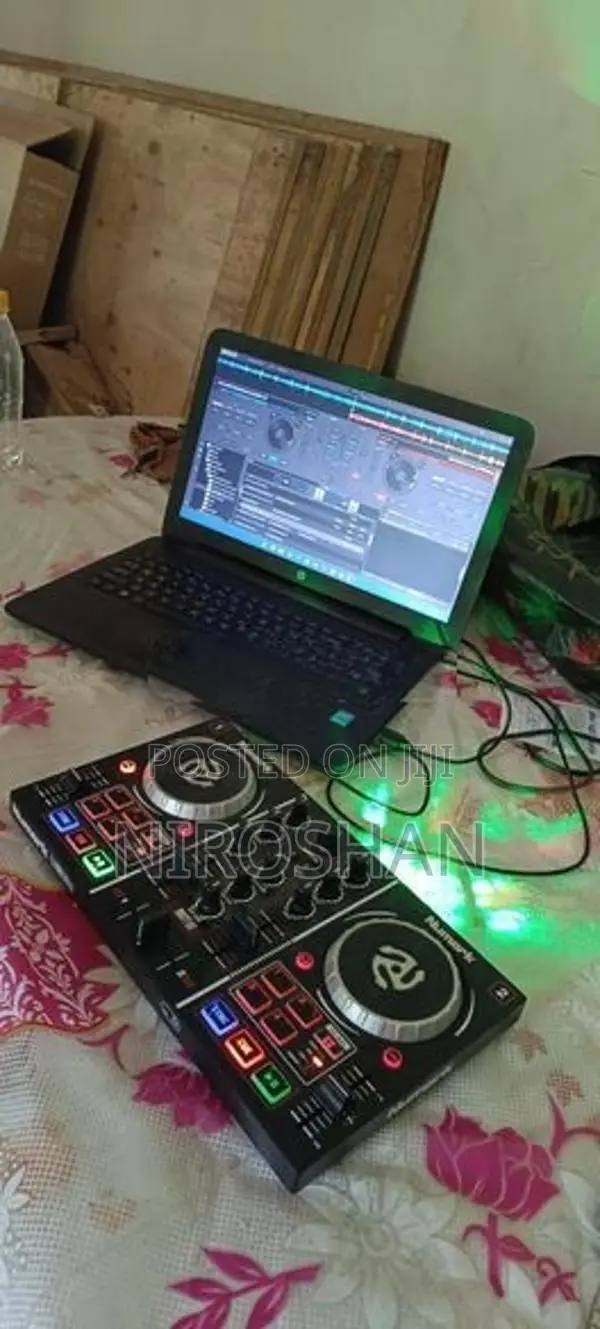 Numark party mix console