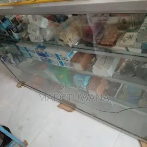 Aluminium Glass Showcases with Racks