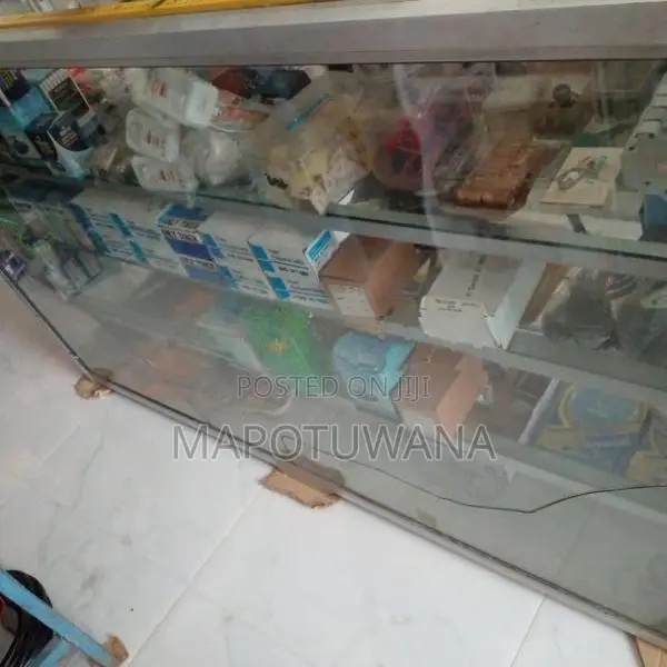 Aluminium Glass Showcases with Racks
