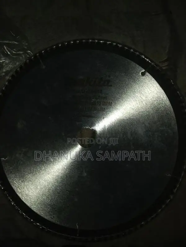 ඇලුමිනියම් කපන කියත් තලයක්
