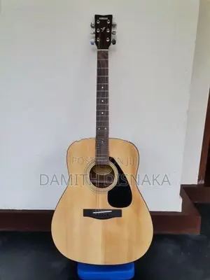 Yamaha F310 Guitar with Bag