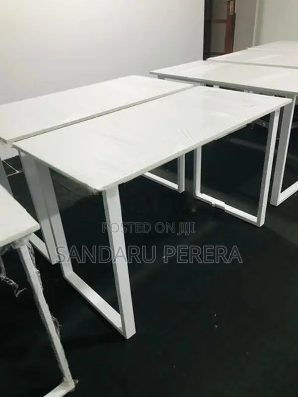 White steel leg table (099)