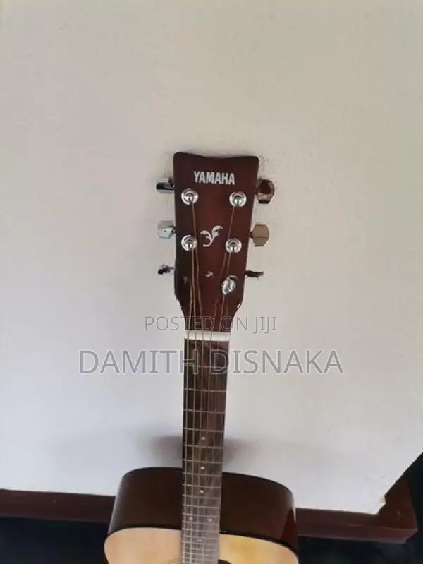 Yamaha F310 Guitar with Bag