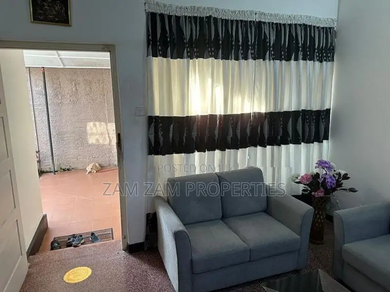 Land With Livable House For Sale in Mount Lavinia