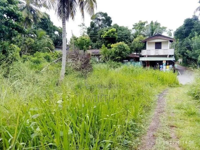 සුපරි ඉඩමක් විකිනිමට කොරතොට