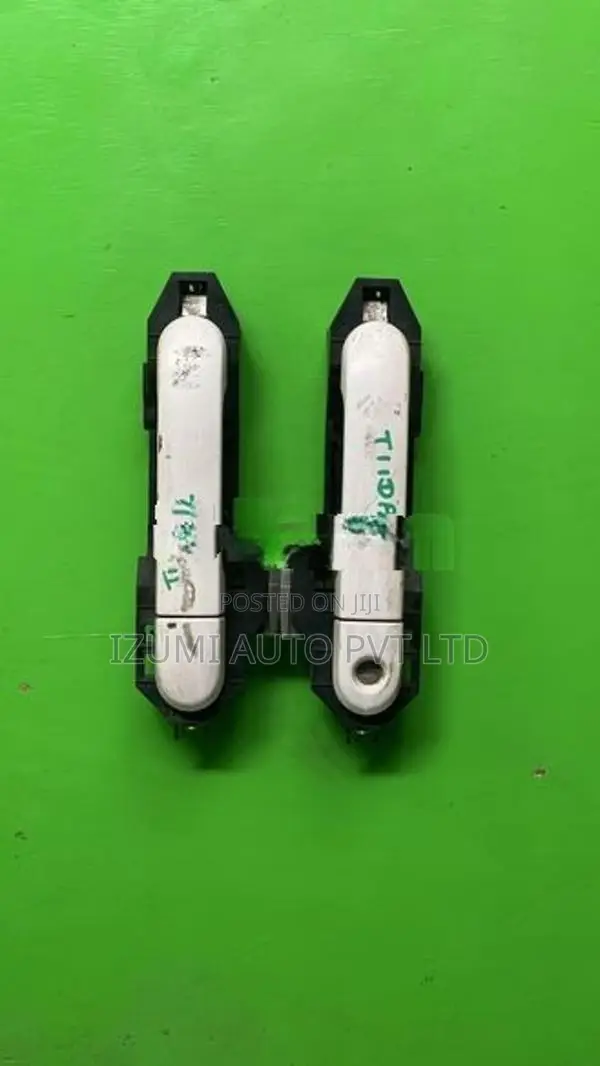 Nissan Tiida Front Door Handle Set