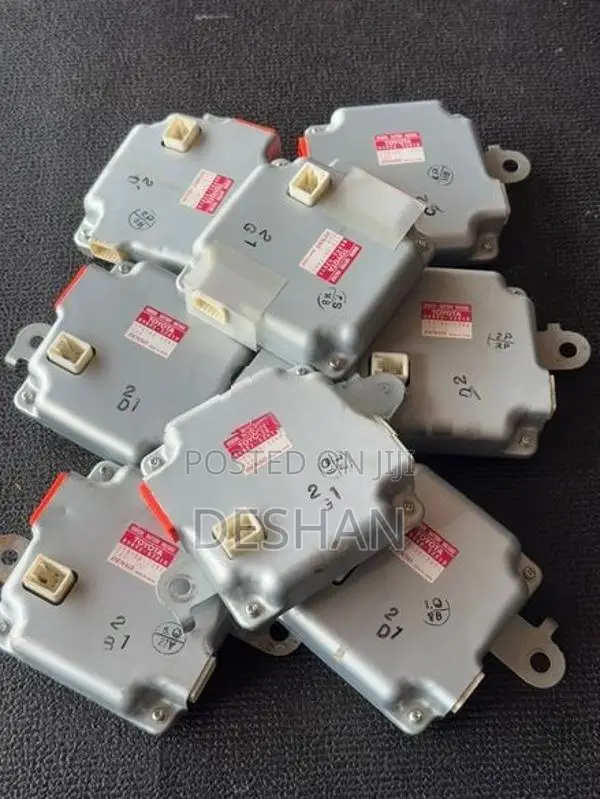 Toyota Aqua Hybrid Battery ecu (Voltage Sensor)