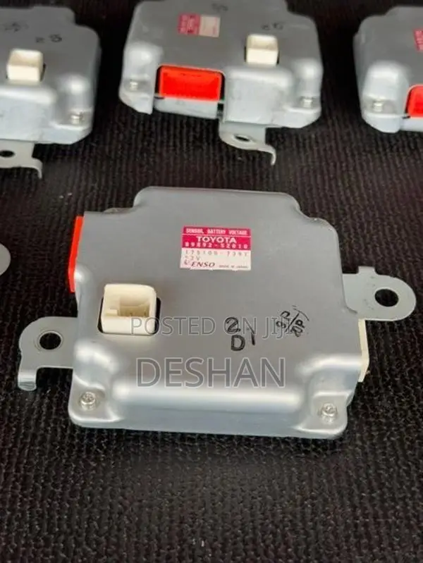 Toyota Aqua Hybrid Battery ecu (Voltage Sensor)