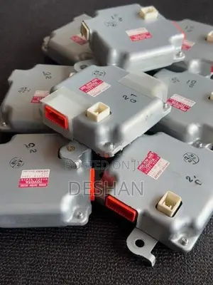 Toyota Aqua Hybrid Battery ecu (Voltage Sensor)