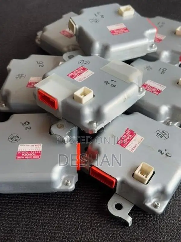 Toyota Aqua Hybrid Battery ecu (Voltage Sensor)