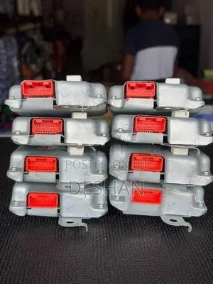 Toyota Aqua Hybrid Battery ecu (Voltage Sensor)