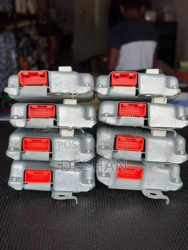 Toyota Aqua Hybrid Battery ecu (Voltage Sensor)