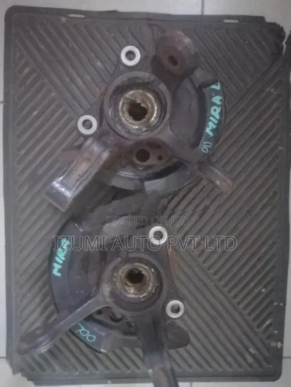 Daihatsu Mira L700 Front Hub Set
