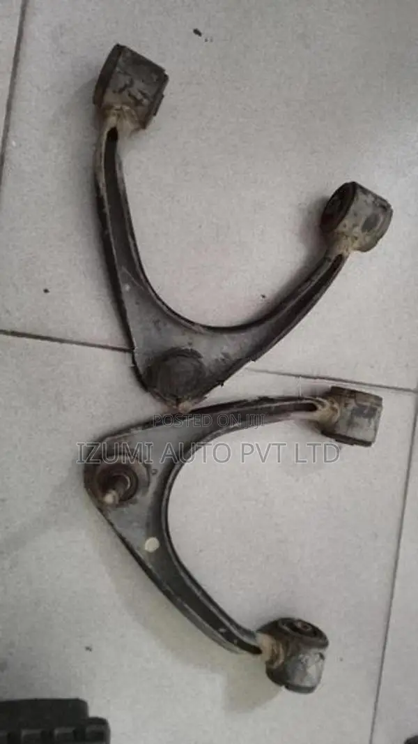 Toyota Crown 151/Mark 2 Upper arm Set With Ball Joints