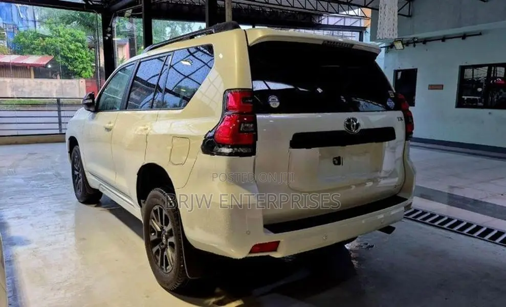 Toyota Land Cruiser Prado Trj150 Black Edition 2023