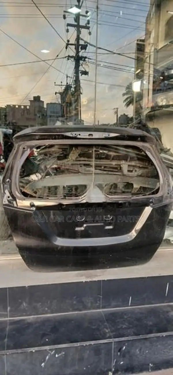 Honda fit gp5 dicky door panel