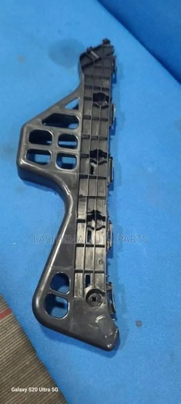 Prius 40 Alpha Front Bumper Retainer