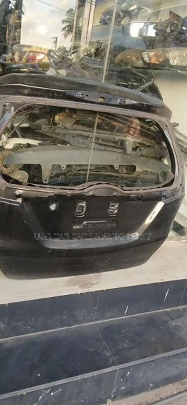 Honda fit gp5 dicky door panel