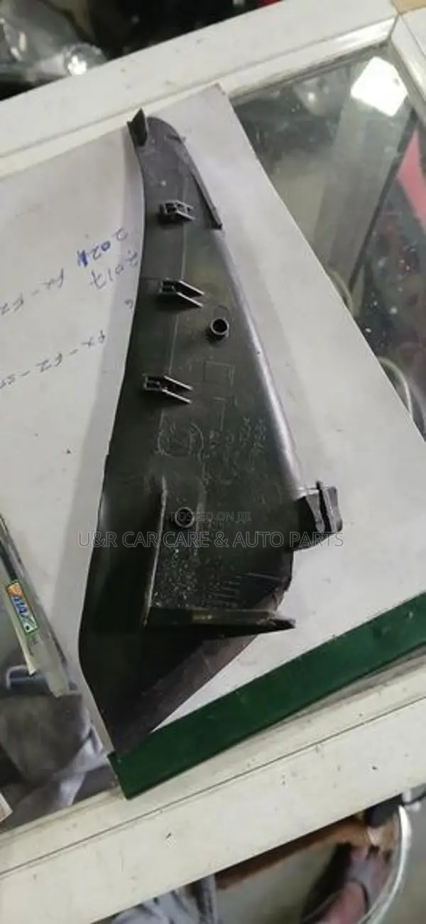 BMW Wiper Panel End Cover