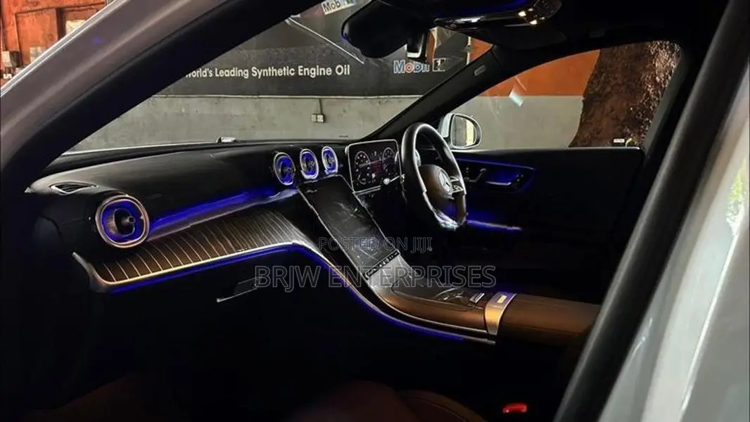 Mercedes Benz C200 amg prem plus 2025