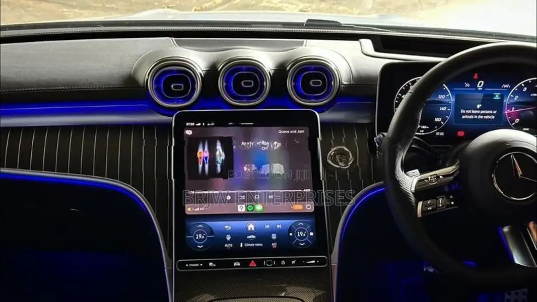 Mercedes Benz C200 amg prem plus 2025