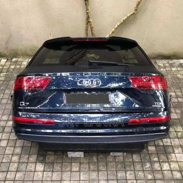 Genuine Audi Q7 4M S LINE 2018 rear bumper door light complete