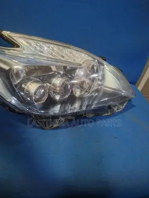 Prius 30 Scoop Head Lamp