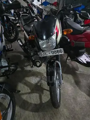 Bajaj CT100 2025