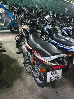 Bajaj CT100 2025