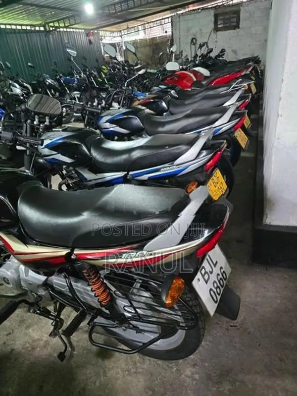 Bajaj CT100 2025