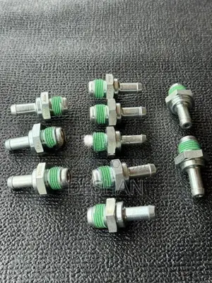 Toyota prius zvw30 engine pcv valve (Genuine)
