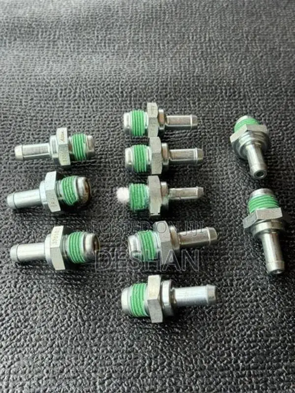 Toyota prius zvw30 engine pcv valve (Genuine)