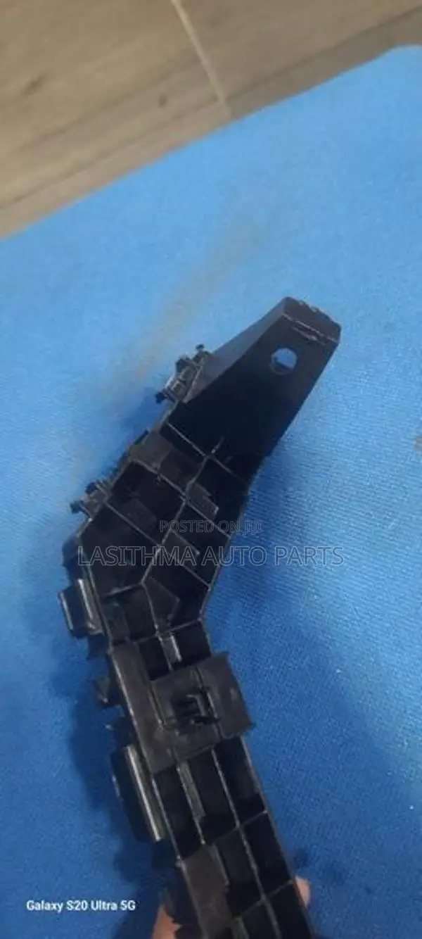 Vezel Rear Bumper Retainer (2024)