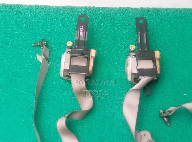 Nissan X Trail T30 Front Seat Belts