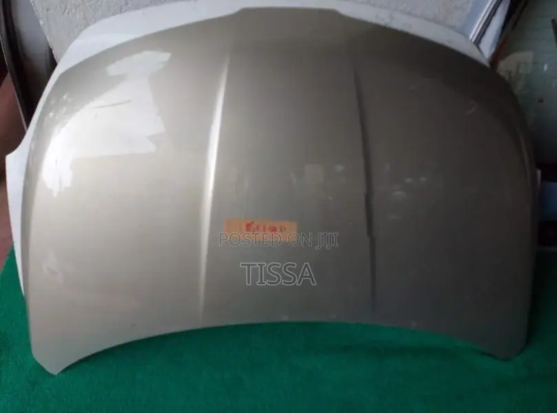 Nissan Tiida Bonnet