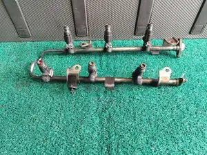 Nissan Cefiro A33 Fuel Injector Rail