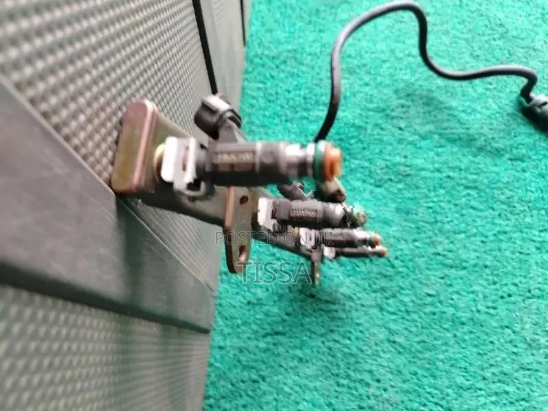 Nissan X Trail T30 QR20 Injector Rail