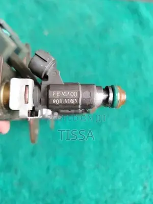 Nissan X Trail T30 QR20 Injector Rail