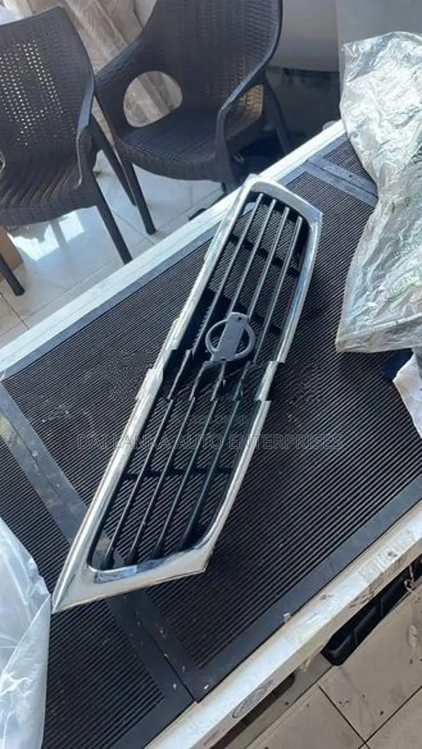 Nissan Sunny B14 Shell Grille