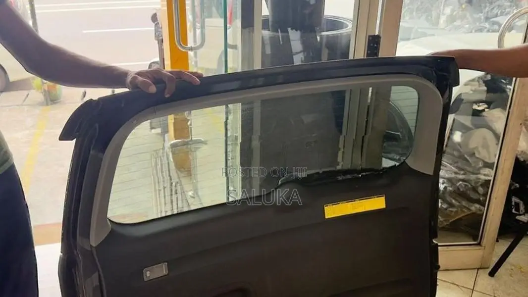 Toyota ACA38W Vanguard Dicky Door