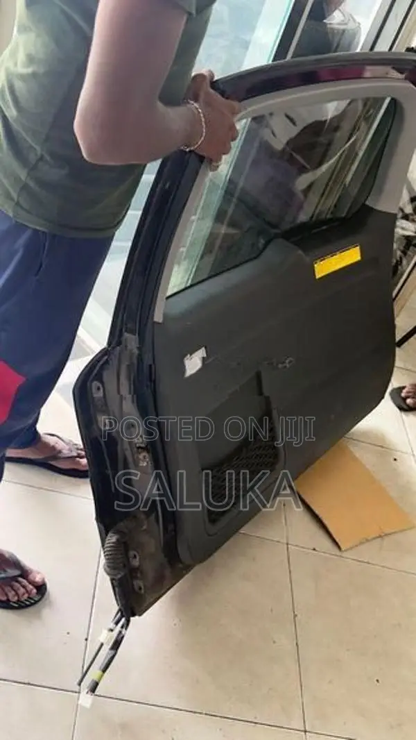 Toyota ACA38W Vanguard Dicky Door