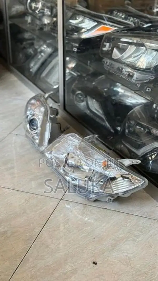 Toyota Axio NZE 141 Head Light Set (Scoop Xenon)