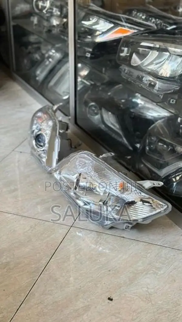 Toyota Axio NZE 141 Head Light Set (Scoop Xenon)