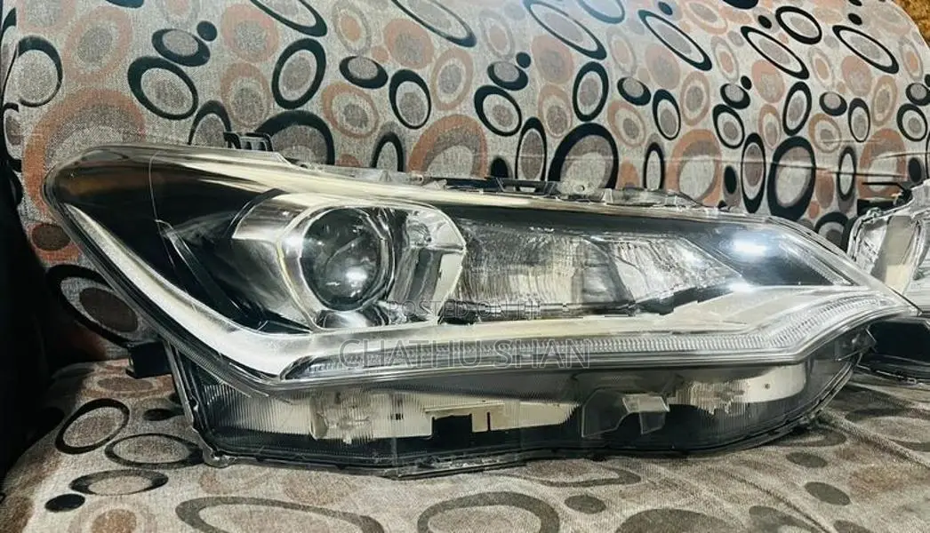 Toyota Axio 165 Head Light (596)