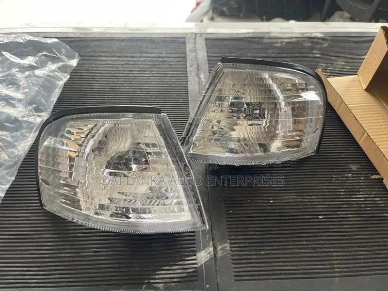 Nissan Sunny B15 Corner Light Set