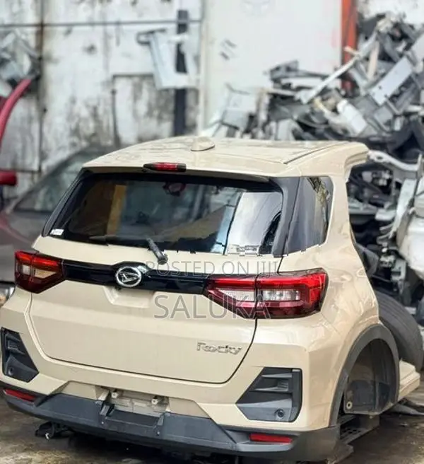 Toyota Raize Daihatsu Rocky Rear Back Cut