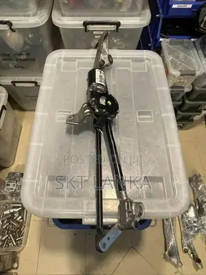 Genuine Mercedes Benz CLA C117 2017 CLA180 CLA200 wiper motor